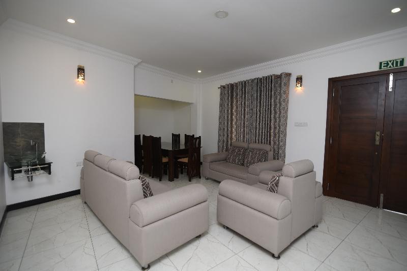 Oyo 256 Subash Hotel Jaffna Exterior photo