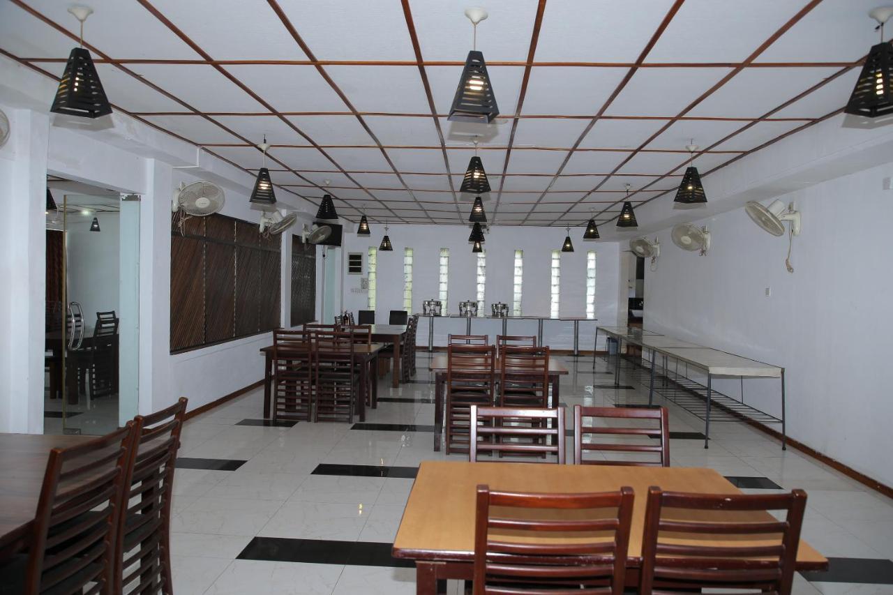 Oyo 256 Subash Hotel Jaffna Exterior photo