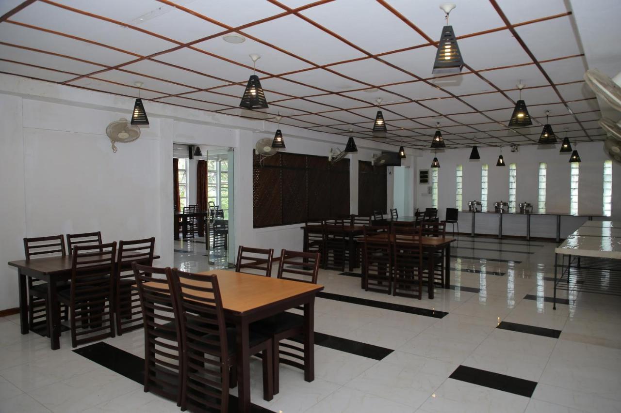 Oyo 256 Subash Hotel Jaffna Exterior photo