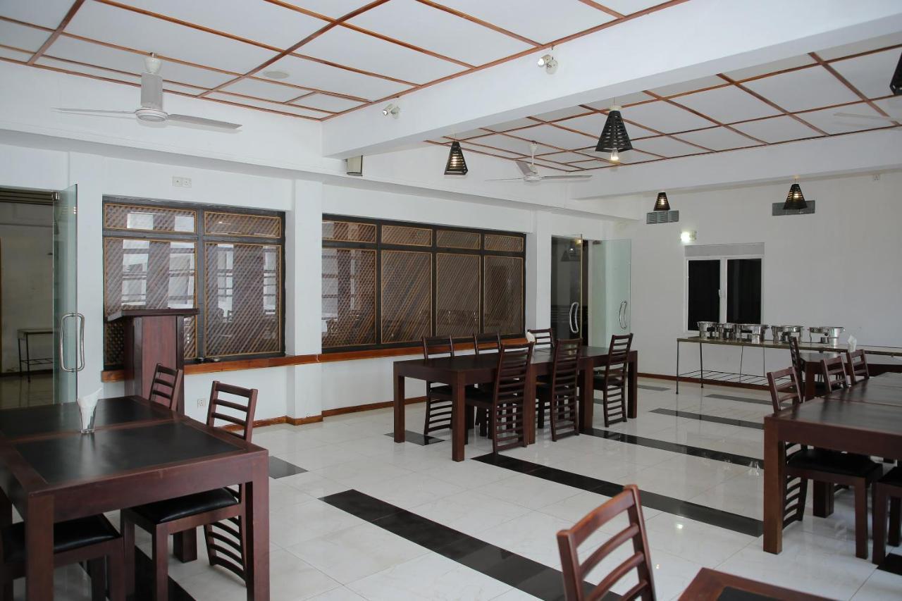 Oyo 256 Subash Hotel Jaffna Exterior photo