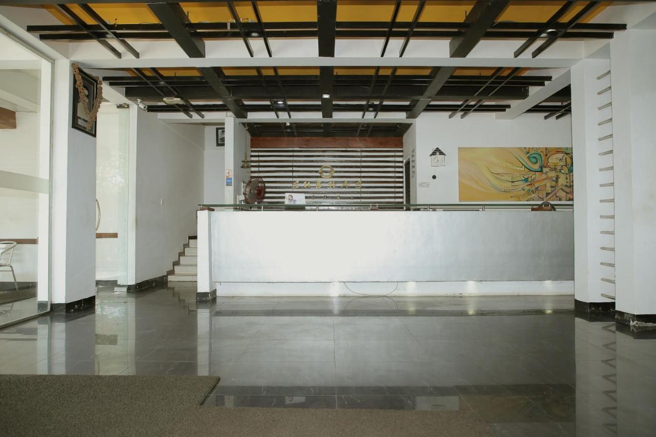 Oyo 256 Subash Hotel Jaffna Exterior photo